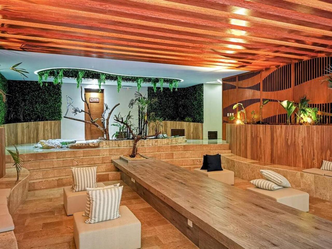 Modern Downtown With Rooftop, Pool, Gym And Parking Apartamento